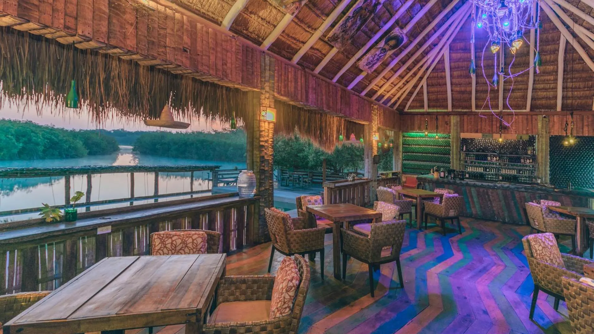 Embajada Universal By La Eufemia Group Huay Pix